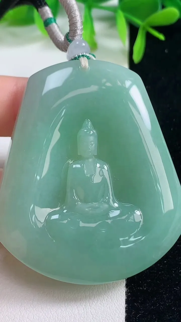 天然A货翡翠素衣观音吊坠，尺寸54.5-47.8-8.8，重量:52.50g
10月20日