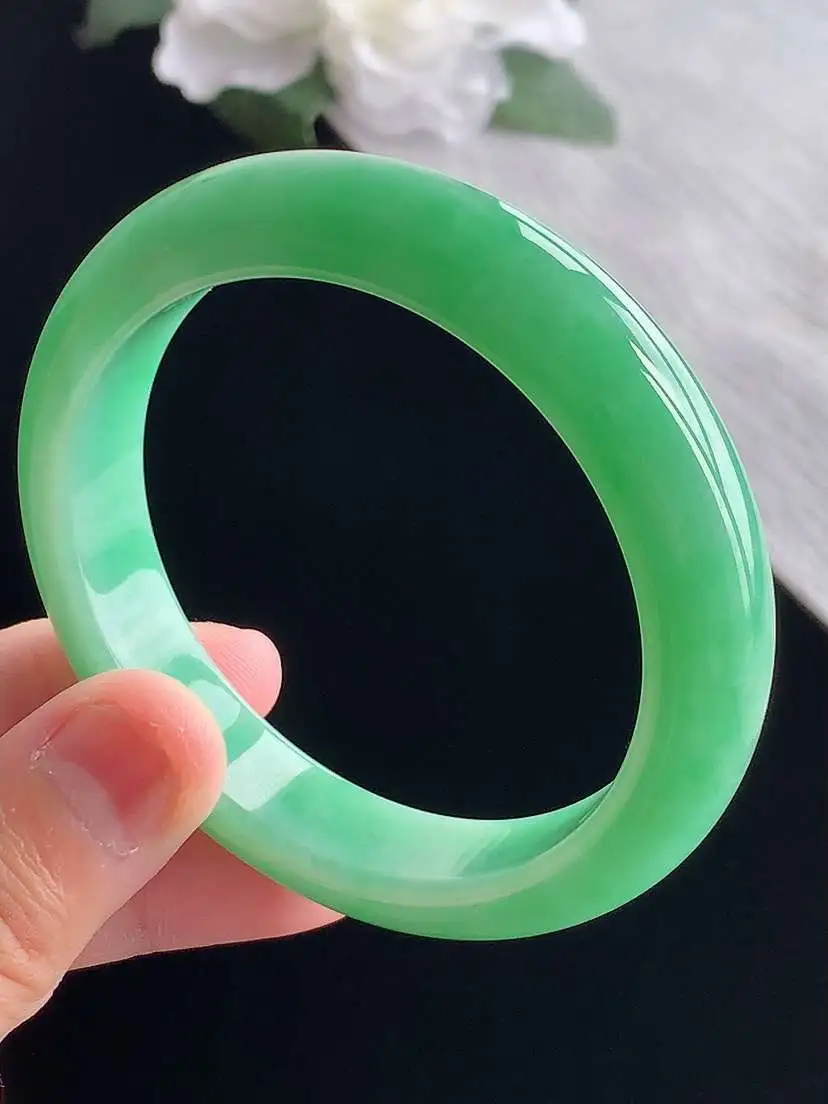 a货翡翠老坑冰种满绿正装正圈手镯53-54圈口  尺寸53×11.5×7.6mm 重量50.05g 1019