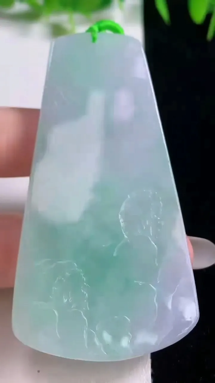 天然A货翡翠山水牌吊坠，尺寸71.2-38.2-6，重量:35.24g
10月20日