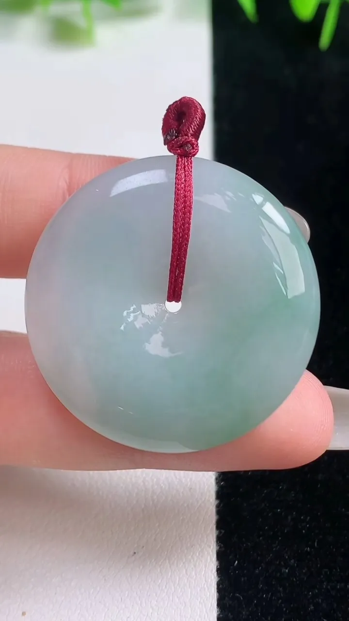 天然A货翡翠平安扣吊坠，尺寸33.7-6.4，重量:15.46g
10月20日