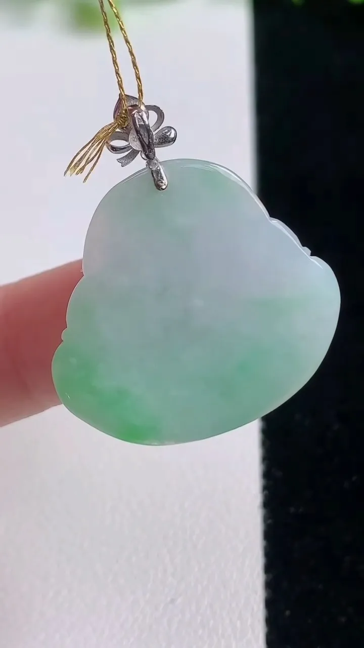 天然A货翡翠佛公吊坠，尺寸25.7-27.7-5.4，重量:6.27g
10月20日