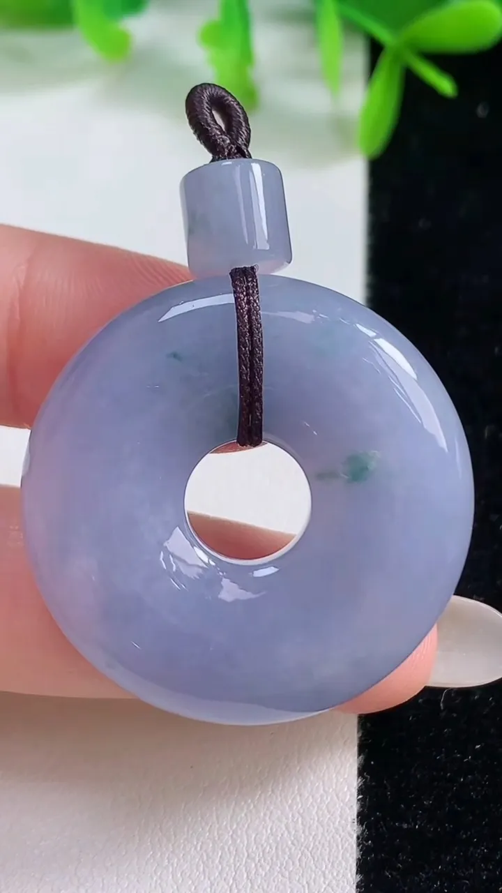 天然A货翡翠紫罗兰飘花平安环吊坠，尺寸33-7，重量:16.82g
10月20日