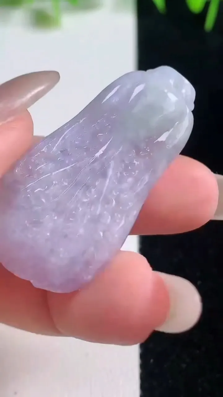 天然A货翡翠紫罗兰白菜吊坠，尺寸39.6-21.4-11.5，重量:14.81g
10月20日