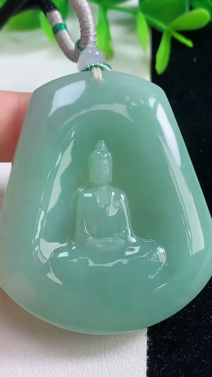 天然A货翡翠素衣观音吊坠，尺寸54.5-47.8-8.8，重量:52.50g
10月20日