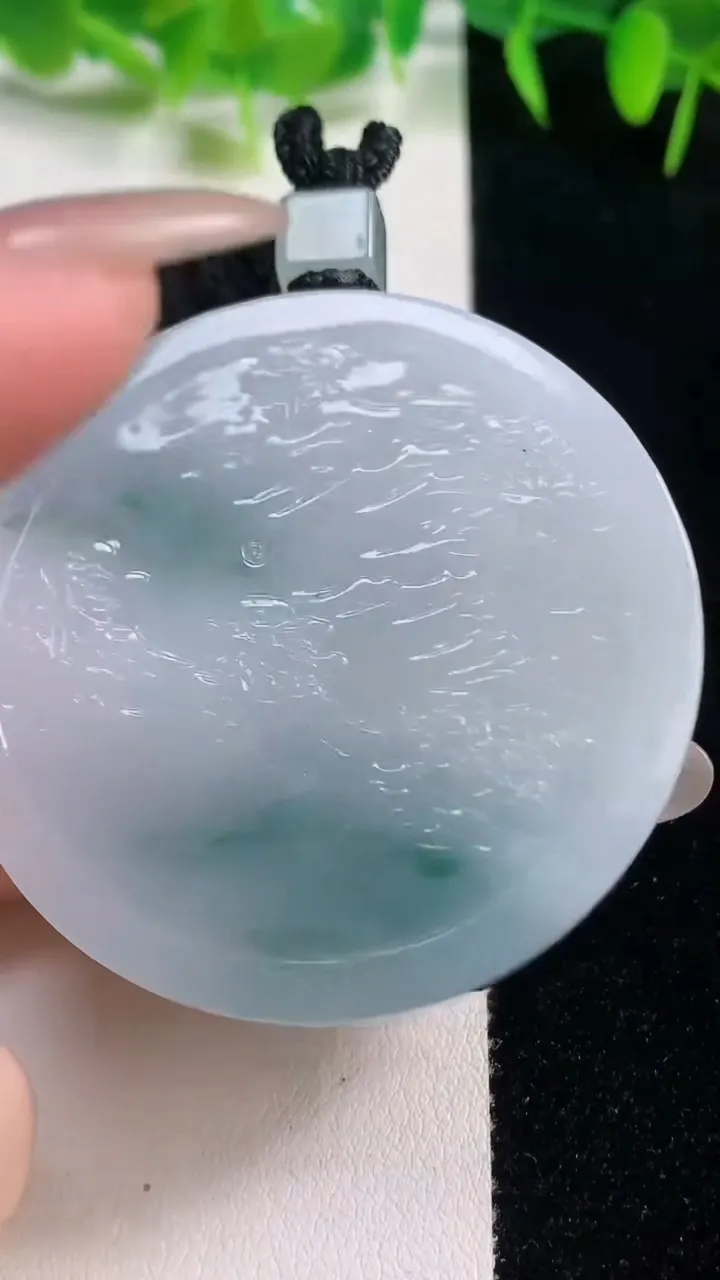 天然A货翡翠牌吊坠，尺寸50.7-11，重量:76.50g
10月20日