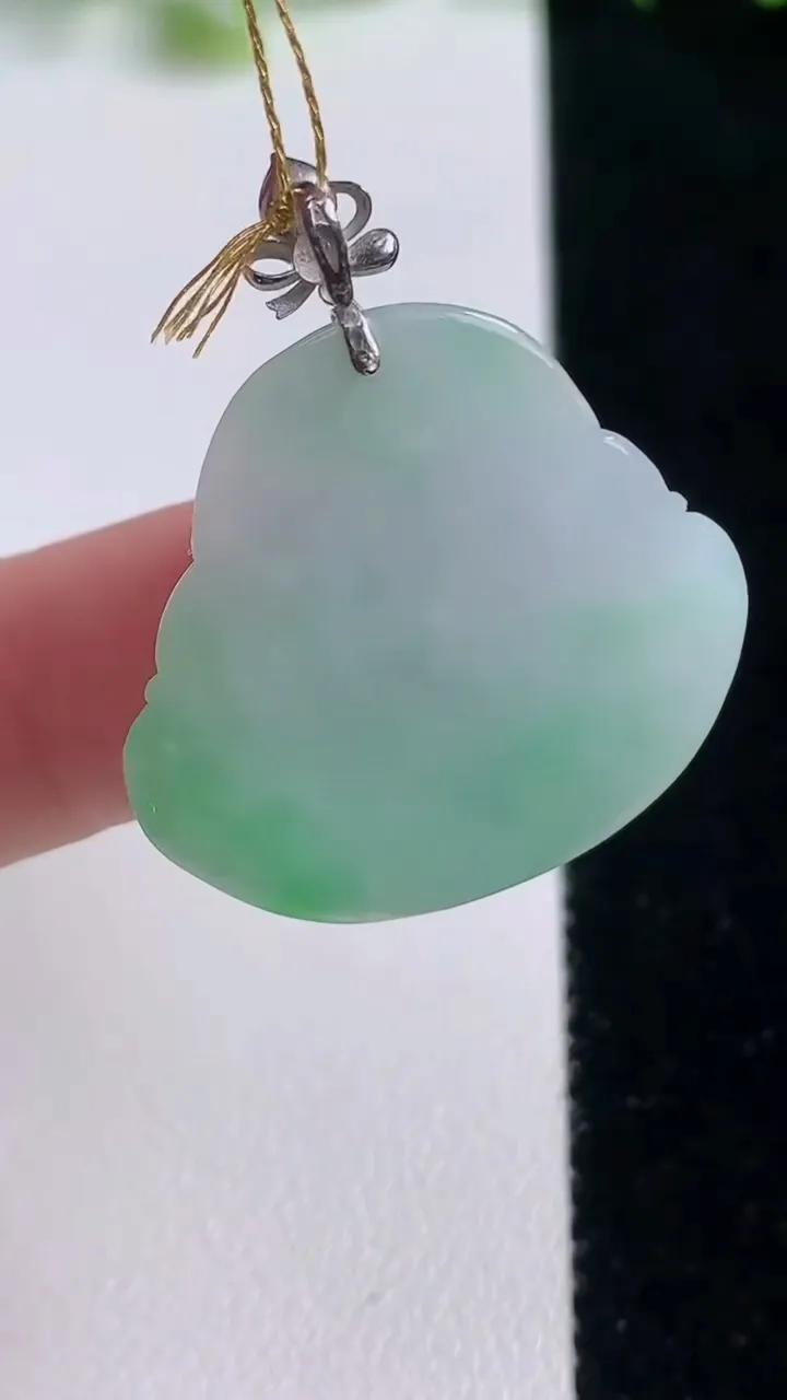 天然A货翡翠佛公吊坠，尺寸25.7-27.7-5.4，重量:6.27g
10月20日
