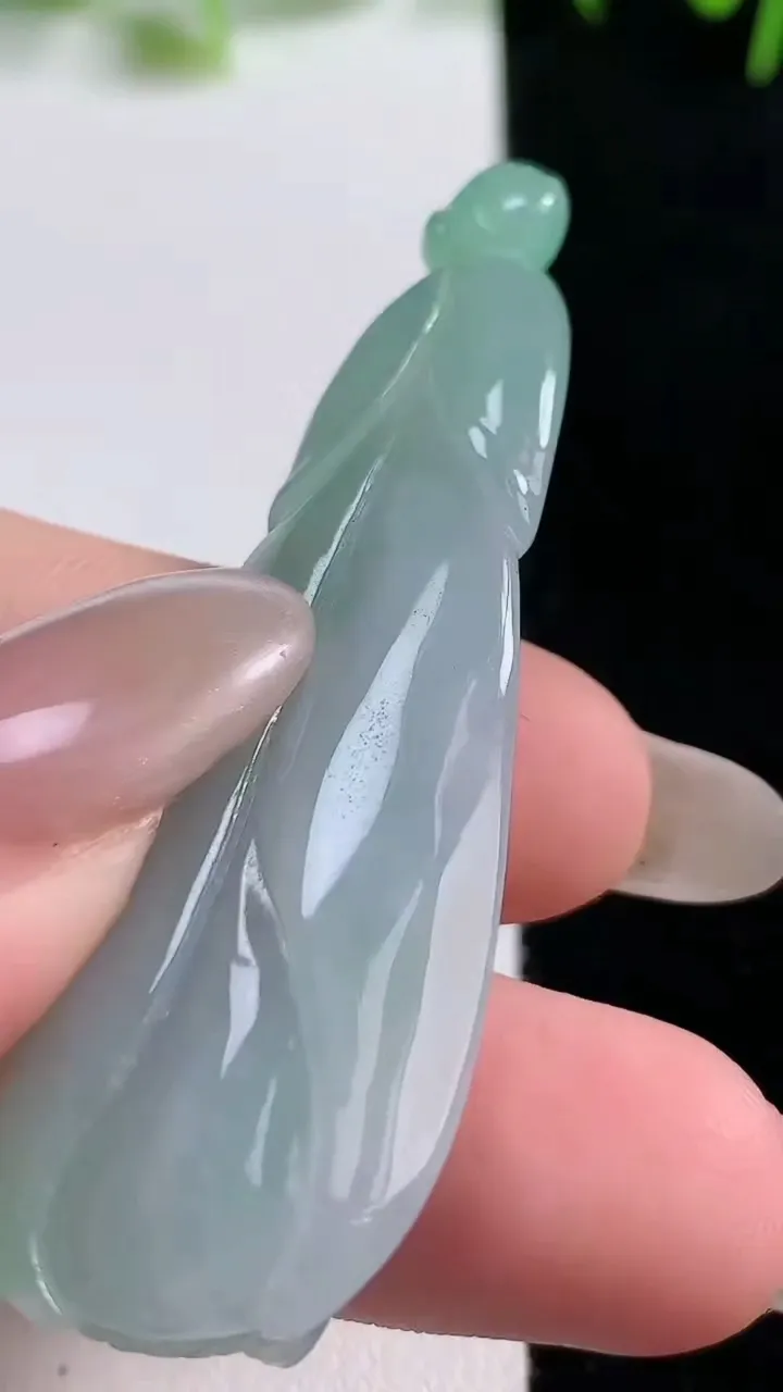 天然A货翡翠年年有余吊坠，尺寸60-20-11，重:15.58g
10月20日