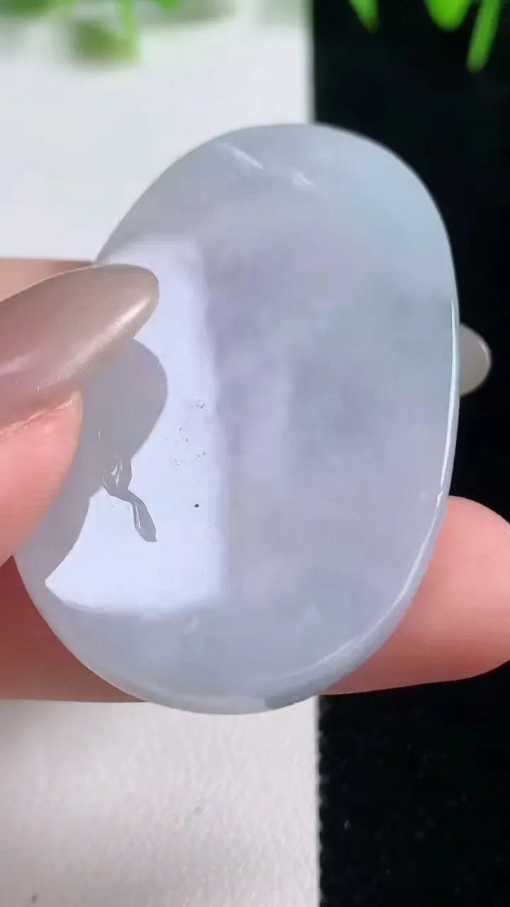 天然A货翡翠冰种飘花生肖狗吊坠，尺寸47.7-30.7-6，重量:13.90g
10月20日