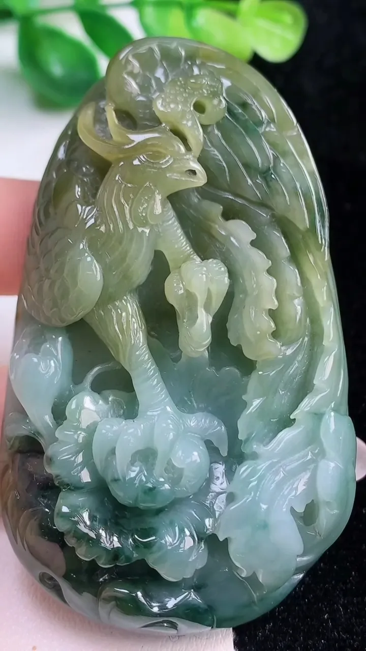 天然A货翡翠蓝水双彩凤凰吊坠，尺寸72.5-42.8-14.4，重:74.79g
10月20日