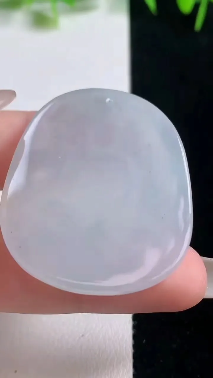 天然A货翡翠大势至菩萨吊坠，尺寸40.2-34.4-4.5，重量:13.56g
10月20日