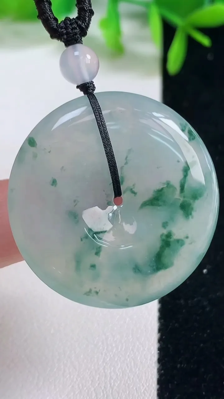 天然A货翡翠种飘花平安扣吊坠，尺寸34-6.3，重量:17.08g
10月20日