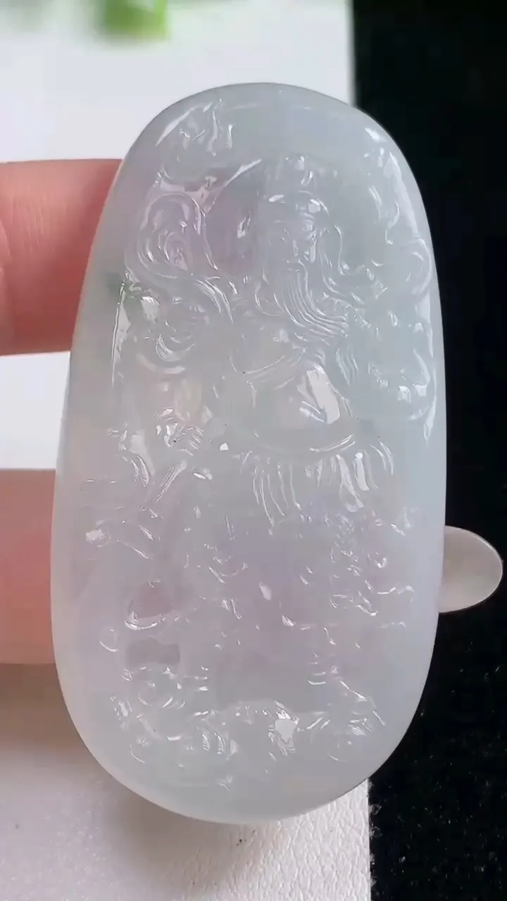 天然A货翡翠冰种飘花关公吊坠，尺寸57.5-30.7-5.3，重量:19.55g
10月20日