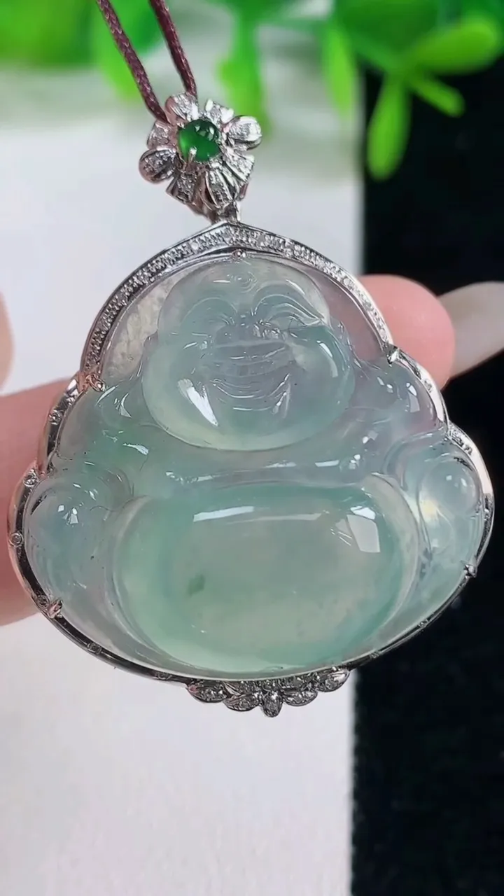 天然A货翡翠佛公吊坠，尺寸38.8-31-10.4，裸石26.5-28.4重量:9.35g
10月20日