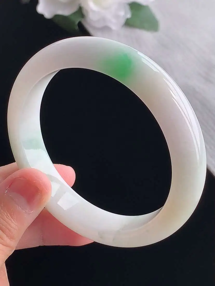 a货翡翠老坑冰种飘绿正装正圈手镯57-58圈口  尺寸57.8×12.5×8.5mm 重量61.32