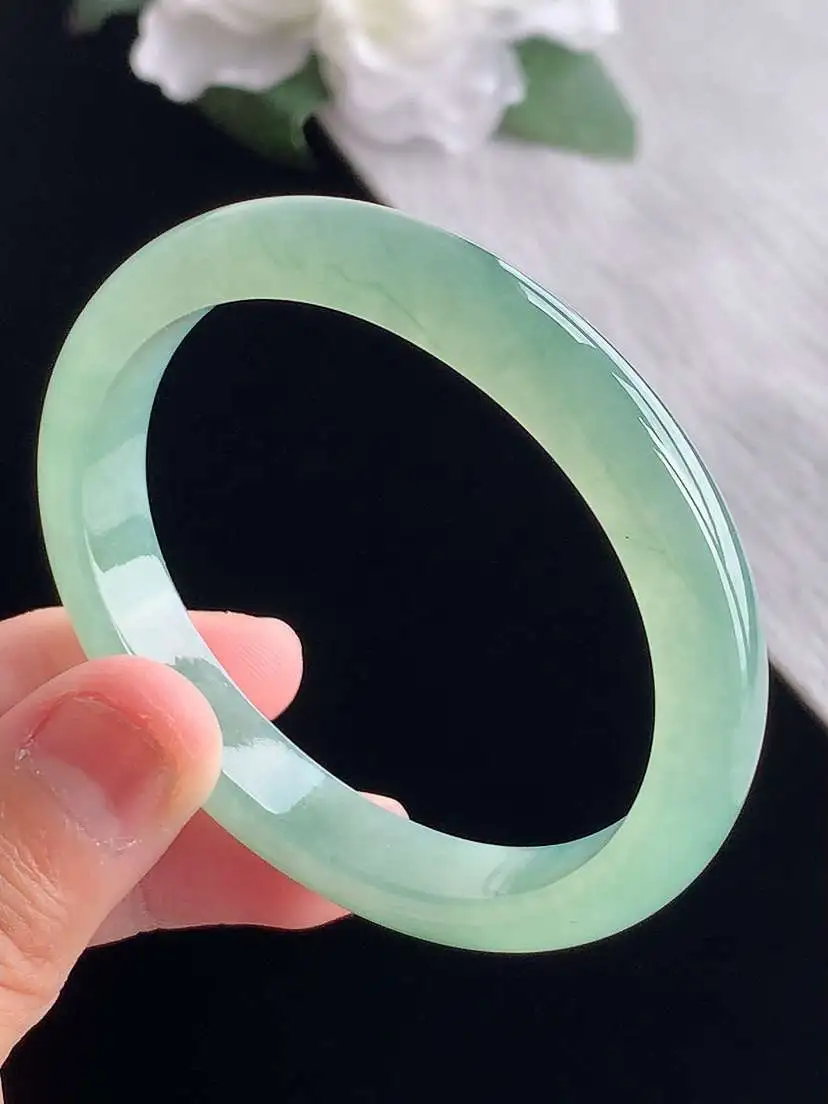 a货翡翠老坑冰种晴水贵妃手镯51-52小圈口 尺寸51.8×45×9.5×6.4mm 重量30.72