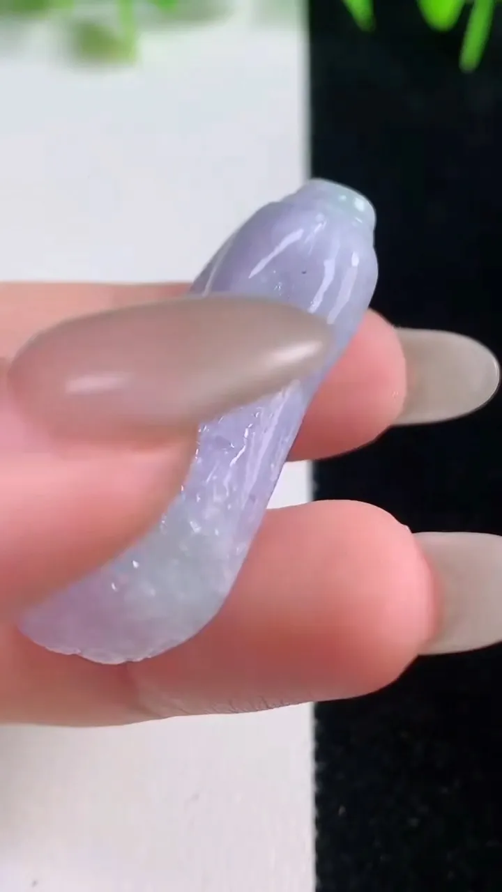 天然A货翡翠紫罗兰白菜吊坠，尺寸39.6-21.4-11.5，重量:14.81g
10月20日