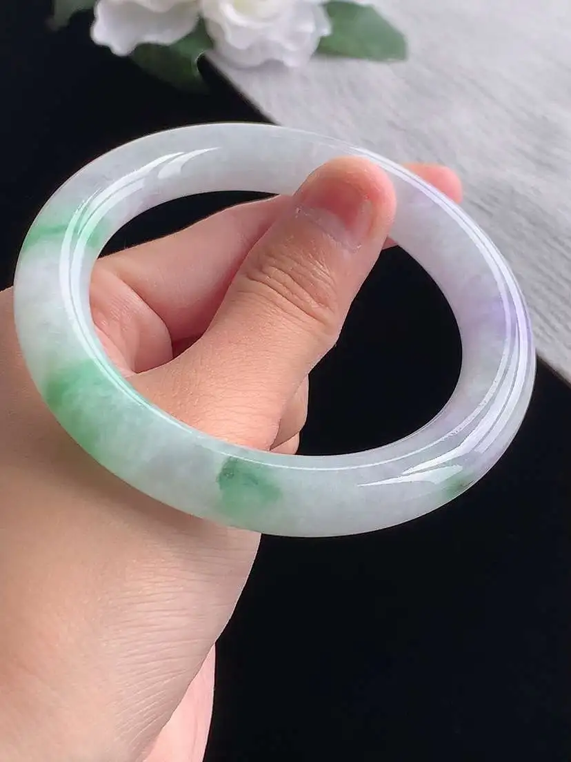 a货翡翠老坑冰种春带彩紫罗兰飘绿圆条手镯58-59圈口  尺寸58.3×11mm 重量70.00g 1019E