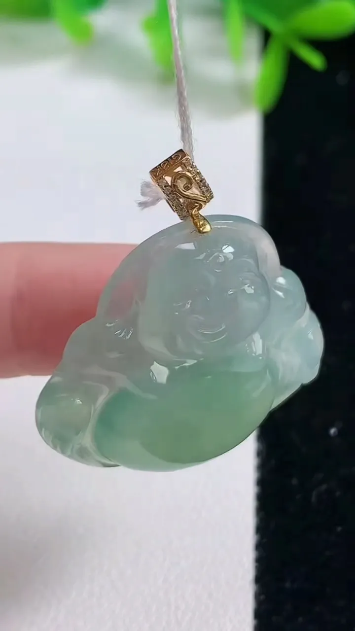 天然A货翡翠佛公吊坠，尺寸29.6-30.6-5.8，重量:8.62g
10月20日