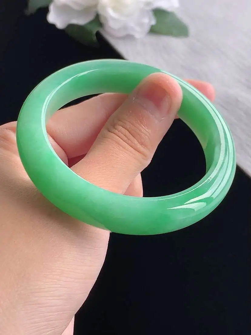 a货翡翠老坑冰种满绿正装正圈手镯53-54圈口  尺寸53×11.5×7.6mm 重量50.05g 1019