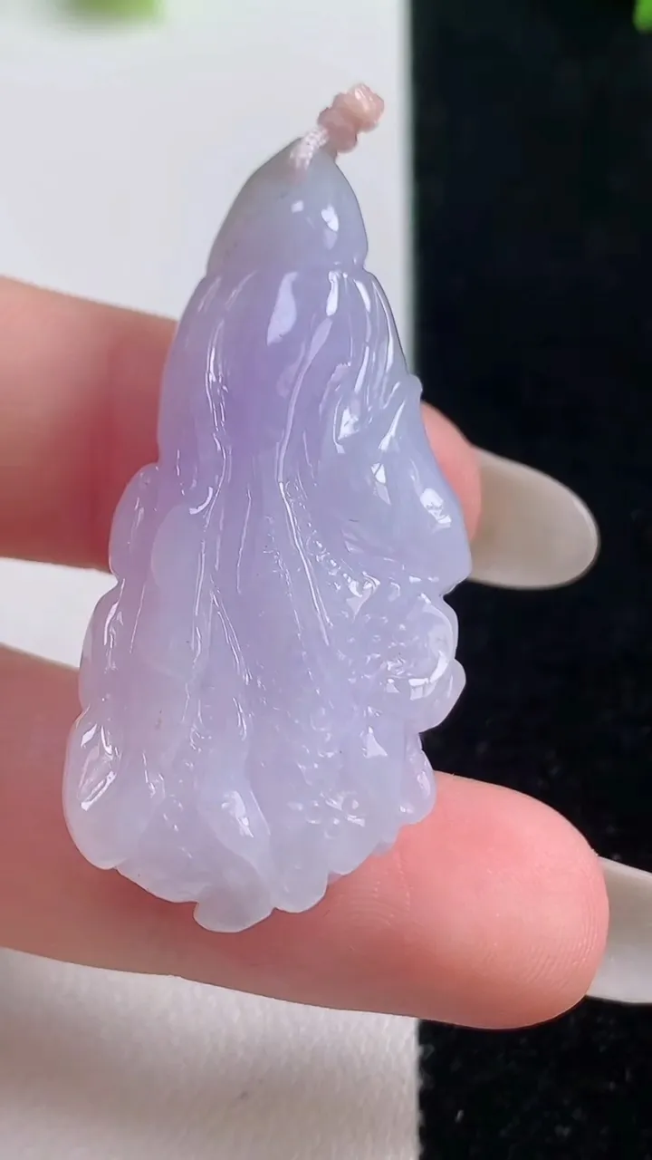 天然A货翡翠紫罗兰白菜吊坠，尺寸41.7-19.4-11.2，重量:13.48g
10月20日