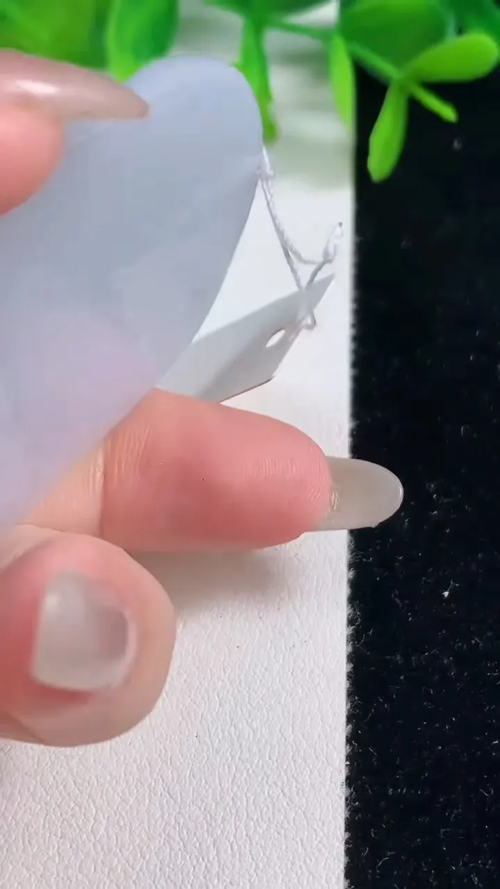天然A货翡翠种白冰文殊菩萨吊坠，尺寸63.2-41.5-5，重量:30.68g
10月20日