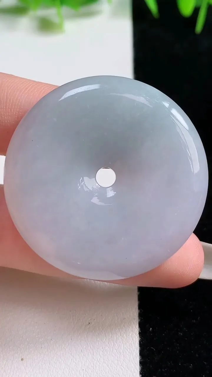 天然A货翡翠白冰平安扣吊坠，尺寸40-6，重:21.03g
10月20日