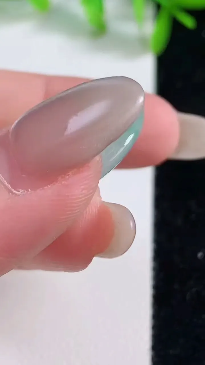 天然A货翡翠平安扣吊坠，尺寸25.6-5.2，重量:8.08g
10月20日