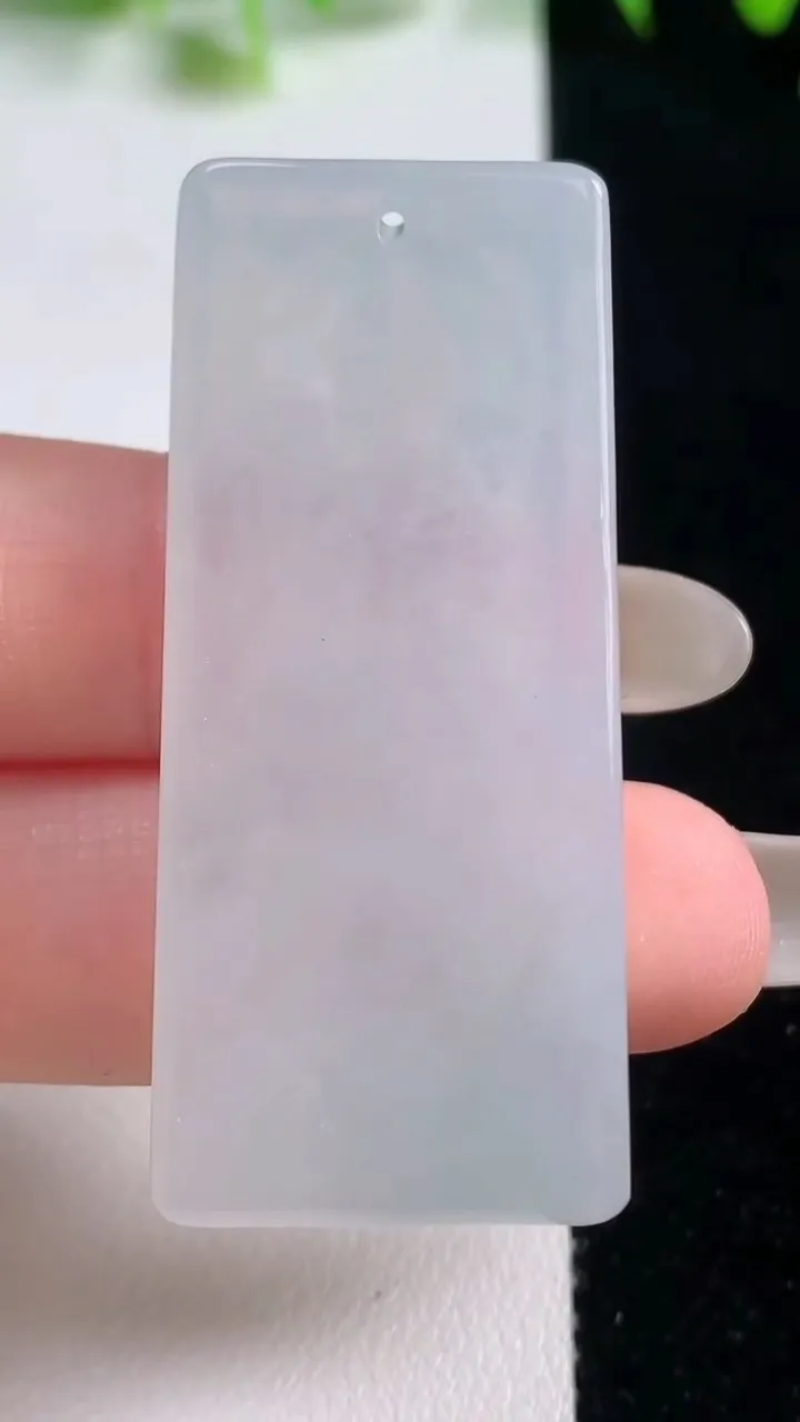 天然A货翡翠普贤菩萨吊坠，尺寸47.6-21-5.7，重量:15.19g
10月20日