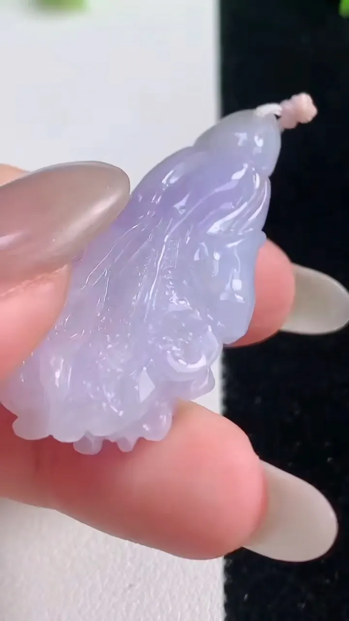 天然A货翡翠紫罗兰白菜吊坠，尺寸41.7-19.4-11.2，重量:13.48g
10月20日