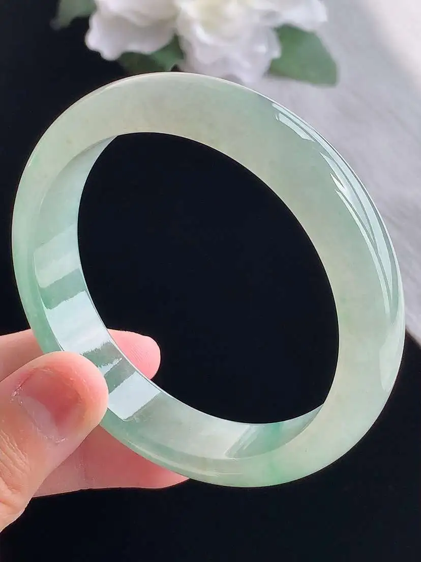 a货翡翠老坑冰种飘绿正装正圈手镯57-58圈口  尺寸57.3×13.8×7.6mm 重量58.88g 1019