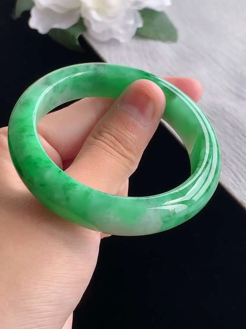 a货翡翠老坑冰种满绿正装正圈手镯52-53小圈口  尺寸52.3×12.3×8.2mm 重量52.92g 1019
