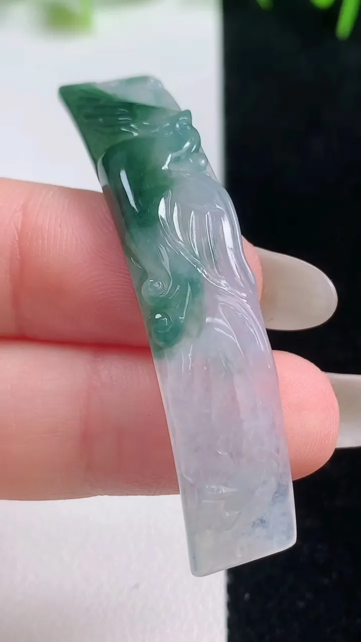 天然A货翡翠冰种飘花凤凰手牌，尺寸51.7-10.7-3.6，重量4.98g
10月20日
