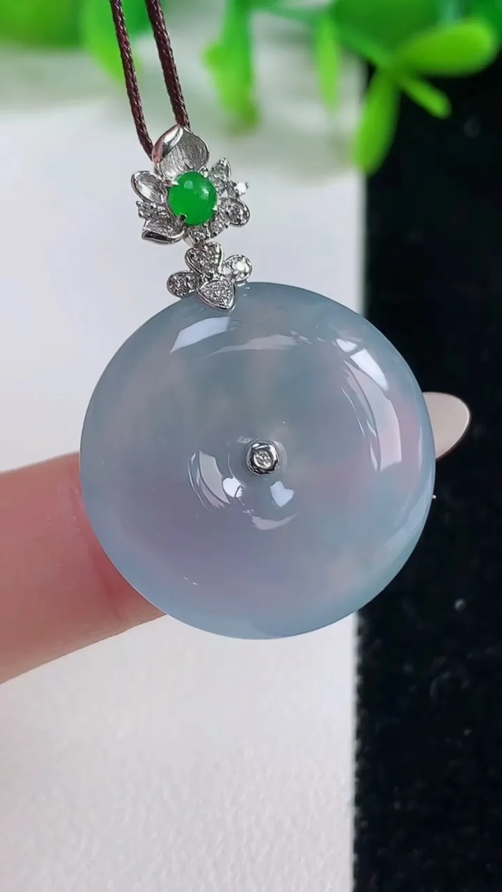 天然A货翡翠种紫罗兰平安扣吊坠，尺寸23.6-6.2，重量:8.35g
10月20日