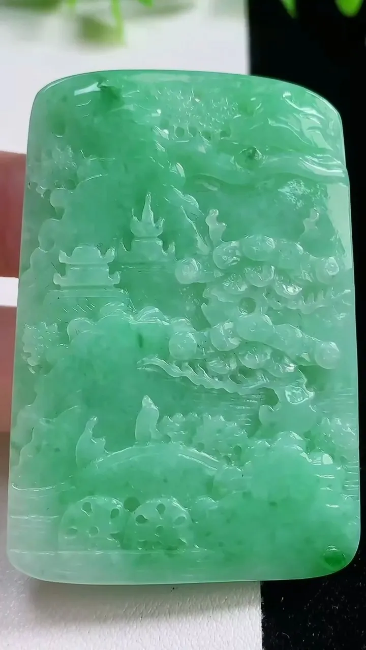 天然A货翡翠山水牌吊坠，尺寸60-41.5-4.8，重量:33.07g
10月20日