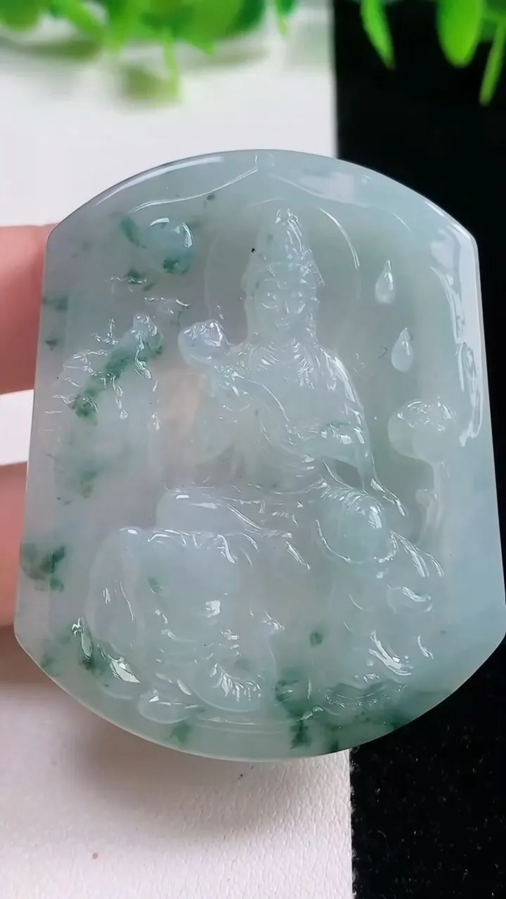 天然A货翡翠冰种飘花普贤菩萨吊坠，尺寸55-44.3-5.4，重量:29.41g
10月20日