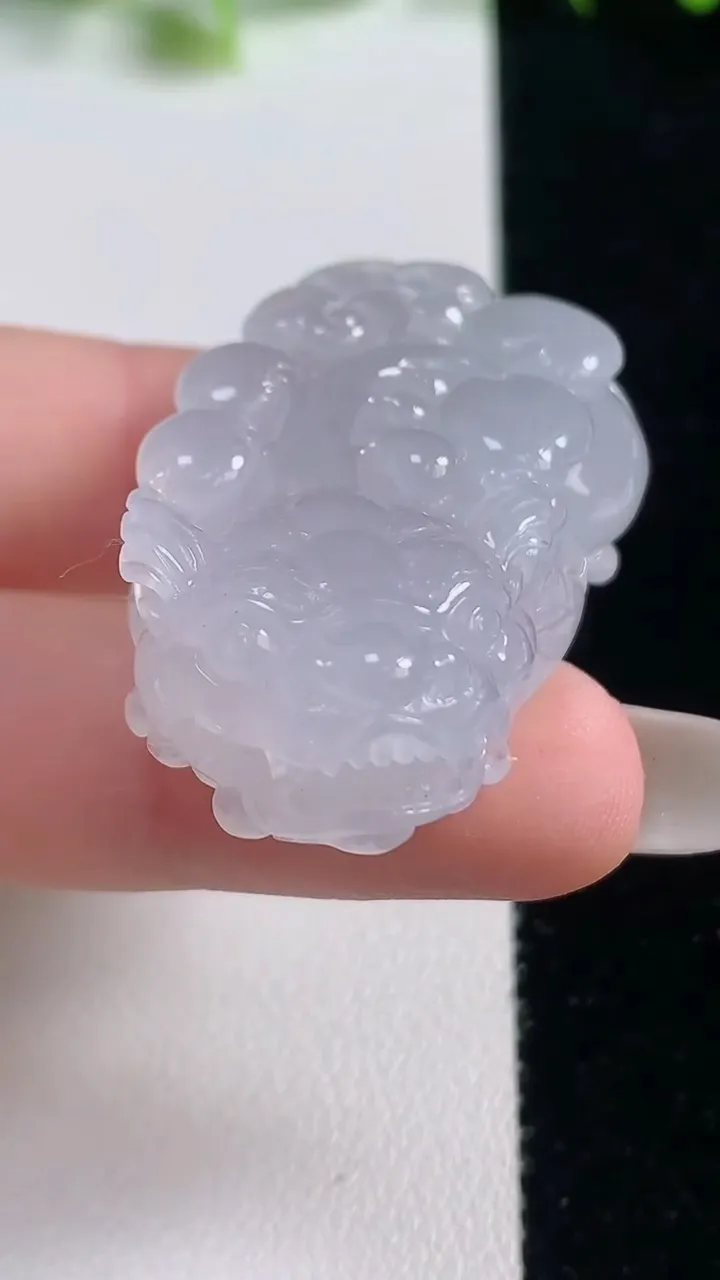天然A货翡翠貔貅吊坠，尺寸39.2-24.3-12，重量:24.50g
10月20日