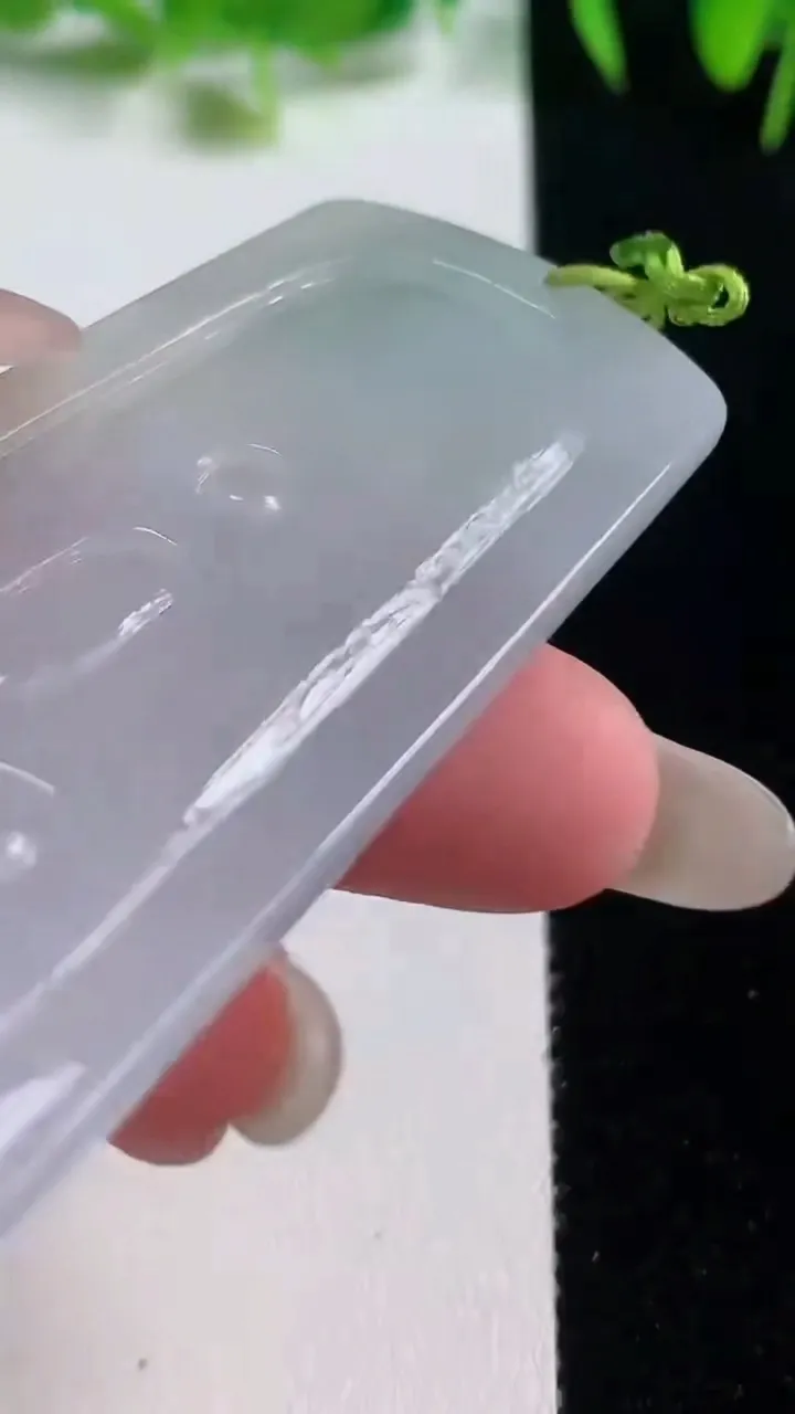 天然A货翡翠文殊菩萨吊坠，尺寸66.2-35.2-5.7，重量:28.75g
10月20日