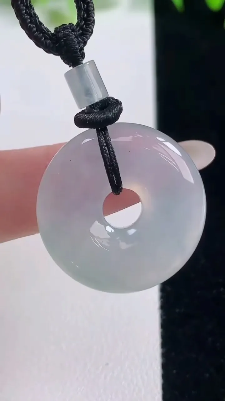 天然A货翡翠平安扣吊坠，尺寸25.4-6，重量:11.97g
10月20日