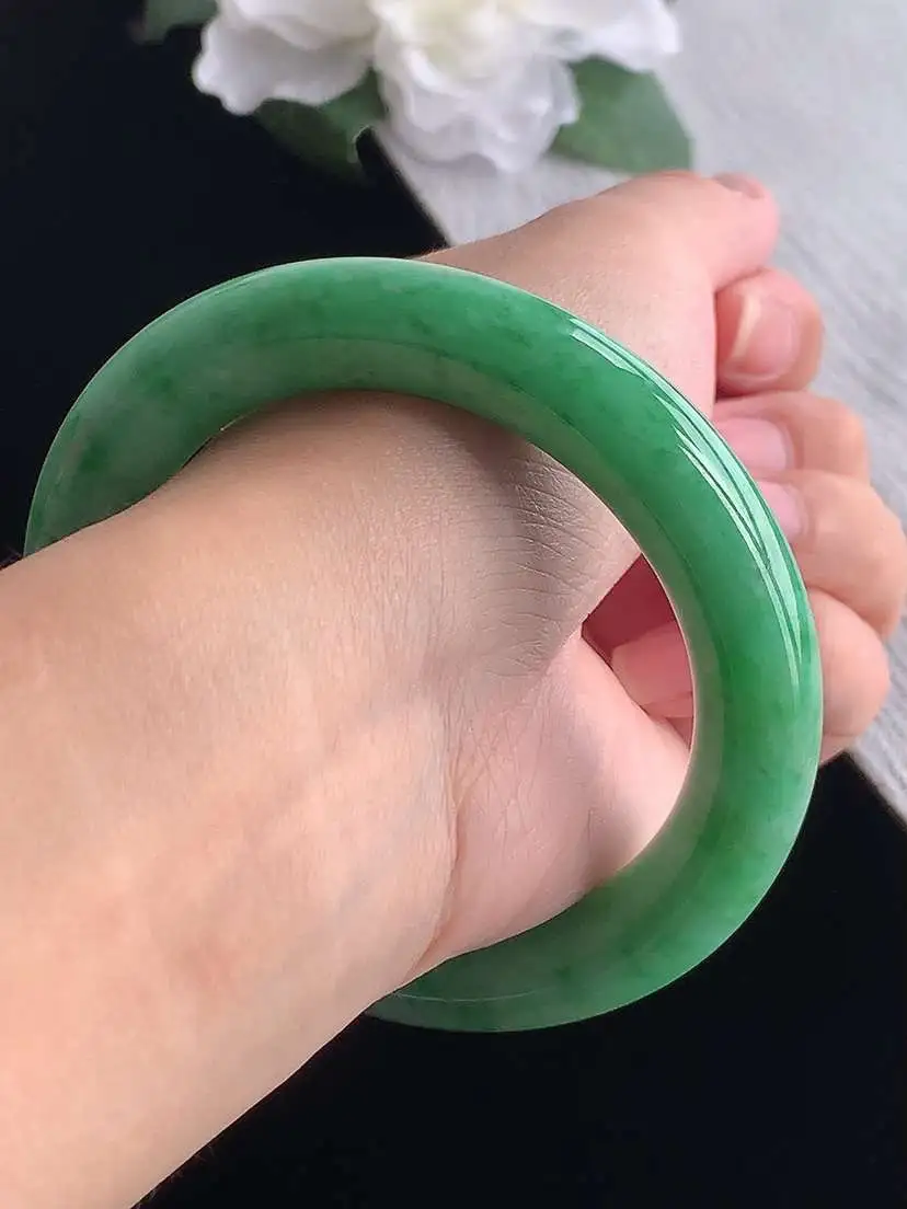 a货翡翠老坑冰种满绿胖圆条手镯56-57圈口  尺寸56×11.3mm 重量72.96g 1019