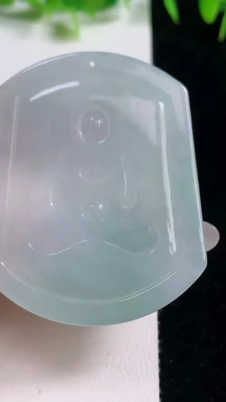 天然A货翡翠大日如来吊坠，尺寸54-42.6-5.7，重量:27.23g
10月20日