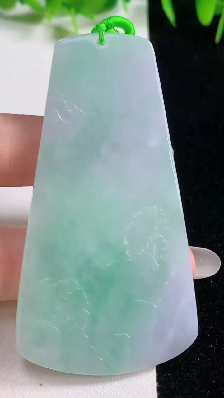 天然A货翡翠山水牌吊坠，尺寸71.2-38.2-6，重量:35.24g
10月20日