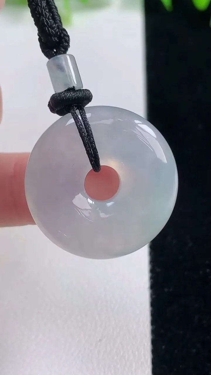 天然A货翡翠平安扣吊坠，尺寸25.4-6，重量:11.97g
10月20日