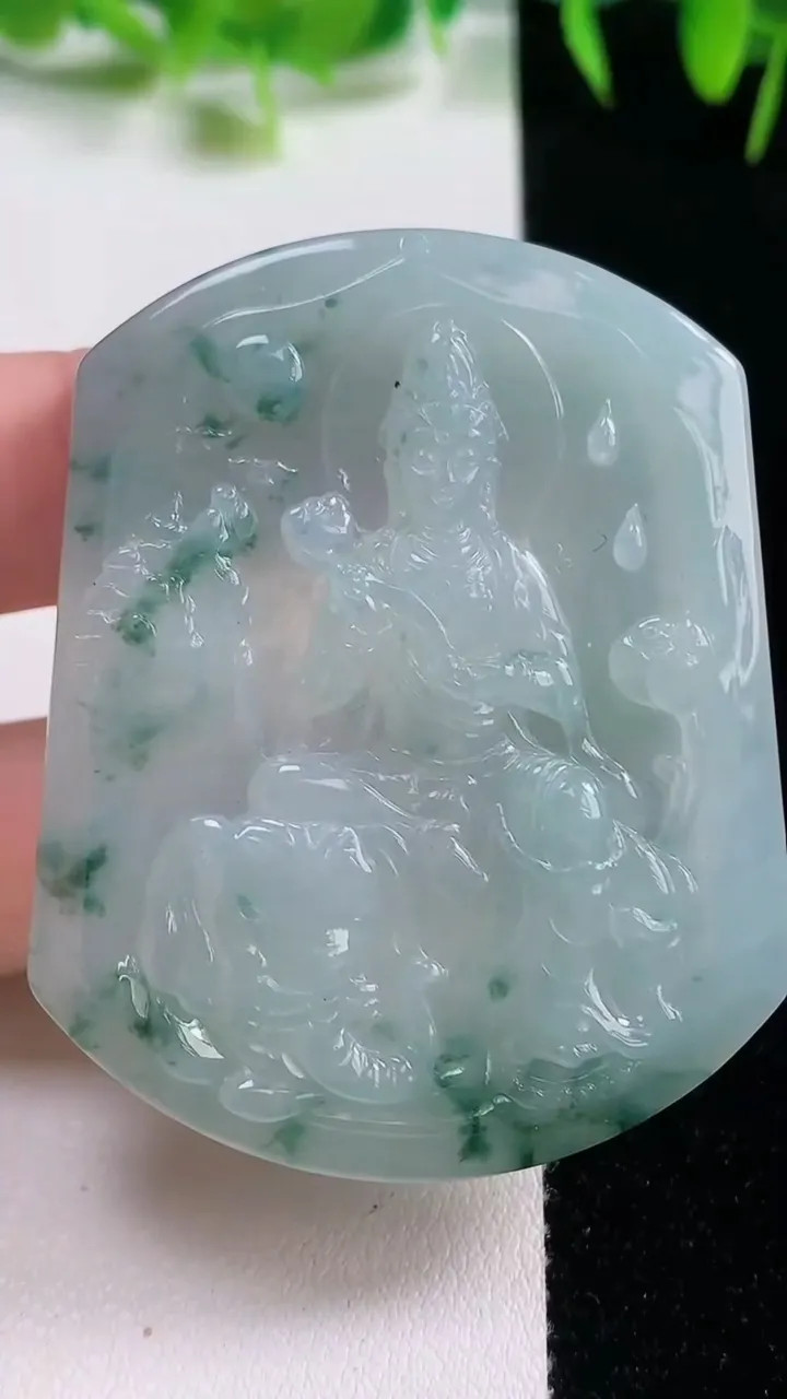 天然A货翡翠冰种飘花普贤菩萨吊坠，尺寸55-44.3-5.4，重量:29.41g
10月20日