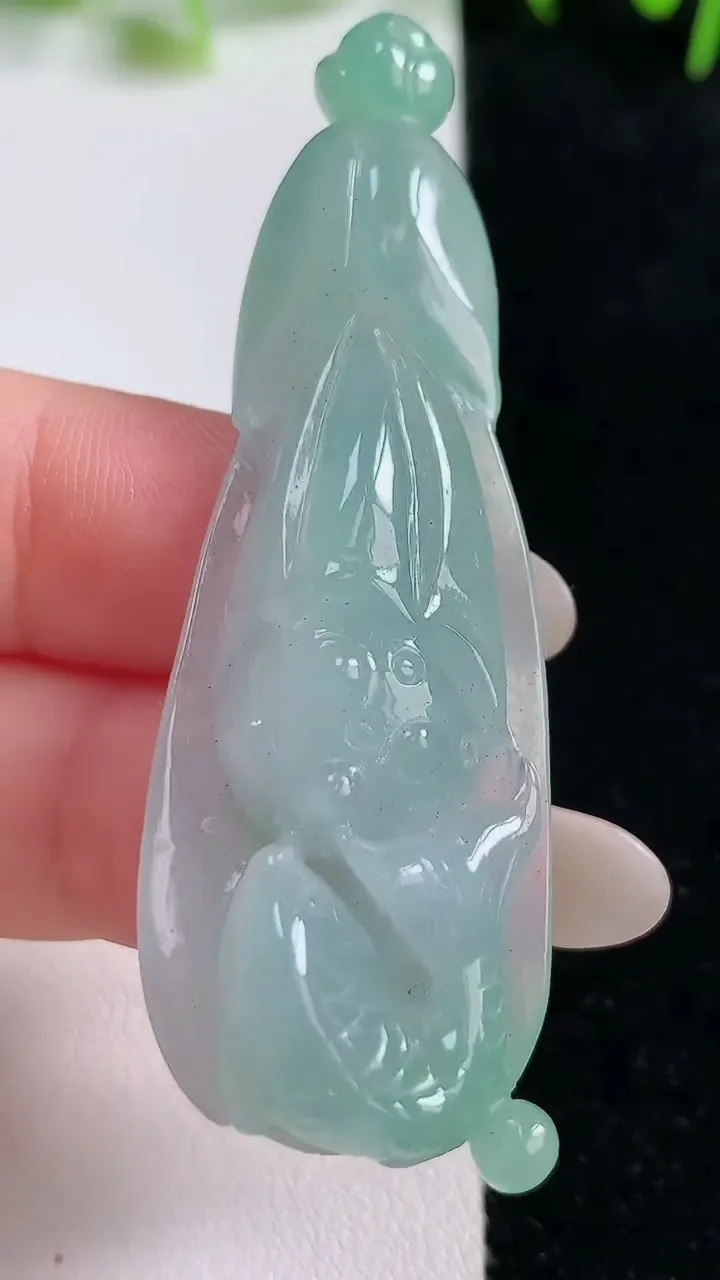 天然A货翡翠年年有余吊坠，尺寸60-20-11，重:15.58g
10月20日