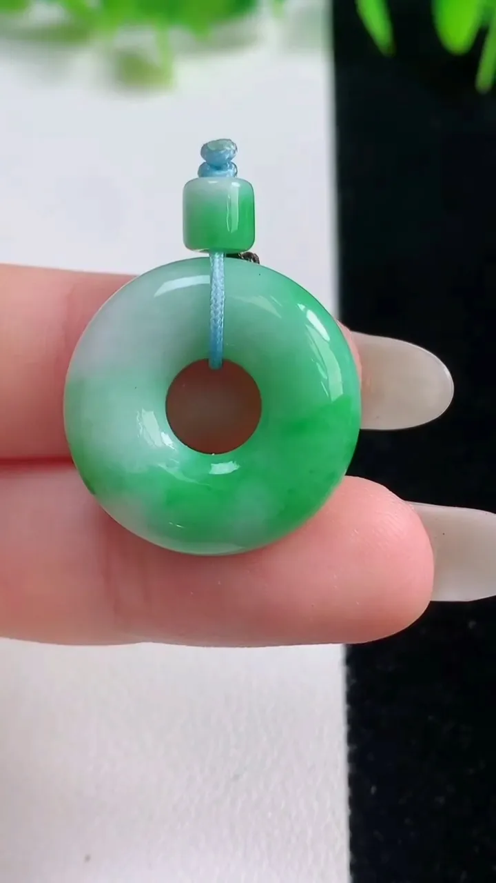 天然A货翡翠平安环吊坠，尺寸22-5.4，重量:5.35g
10月20日