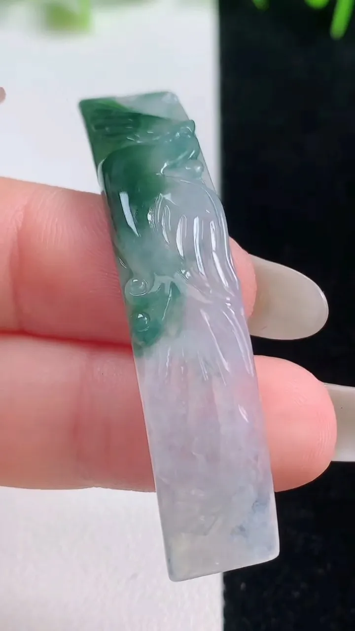 天然A货翡翠冰种飘花凤凰手牌，尺寸51.7-10.7-3.6，重量4.98g
10月20日