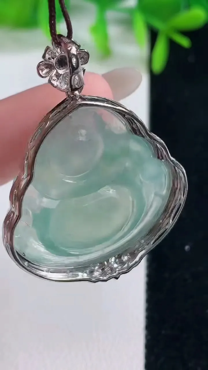 天然A货翡翠佛公吊坠，尺寸38.8-31-10.4，裸石26.5-28.4重量:9.35g
10月20日