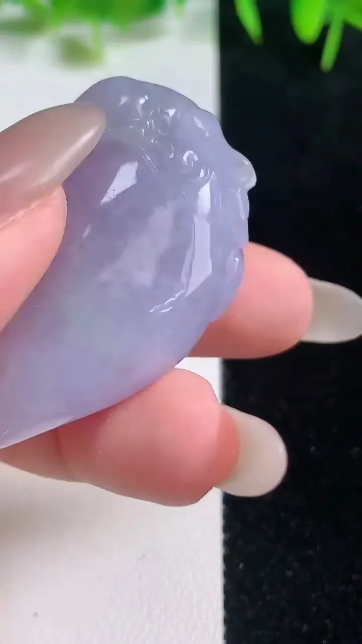 天然A货翡翠紫罗兰福瓜吊坠，尺寸44.4-23.5-10.7，重量:19.53g
10月20日