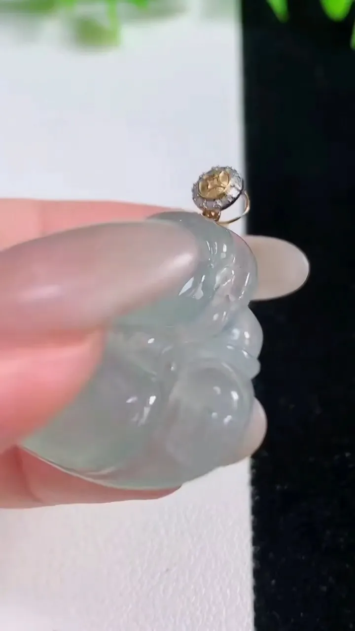 天然A货翡翠佛公吊坠，尺寸29.8-36.7-5，重量:9.11g
10月20日