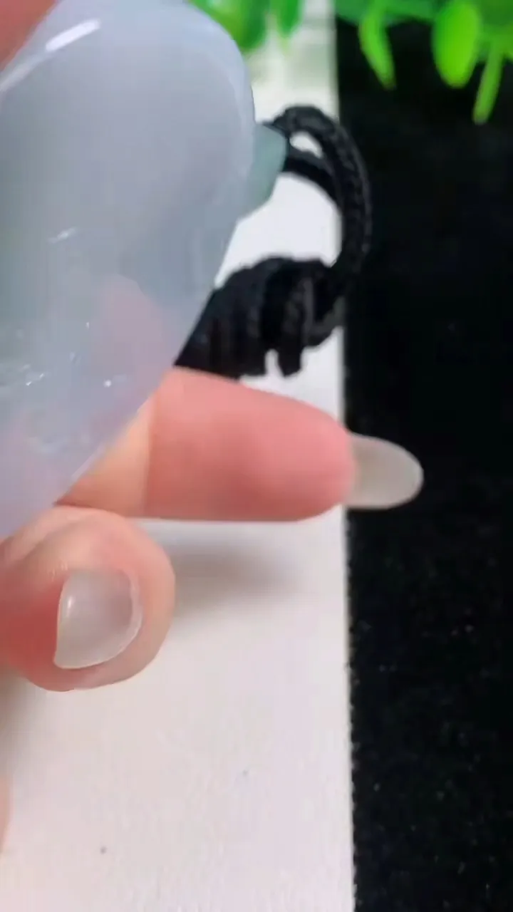 天然A货翡翠牌吊坠，尺寸50.7-11，重量:76.50g
10月20日